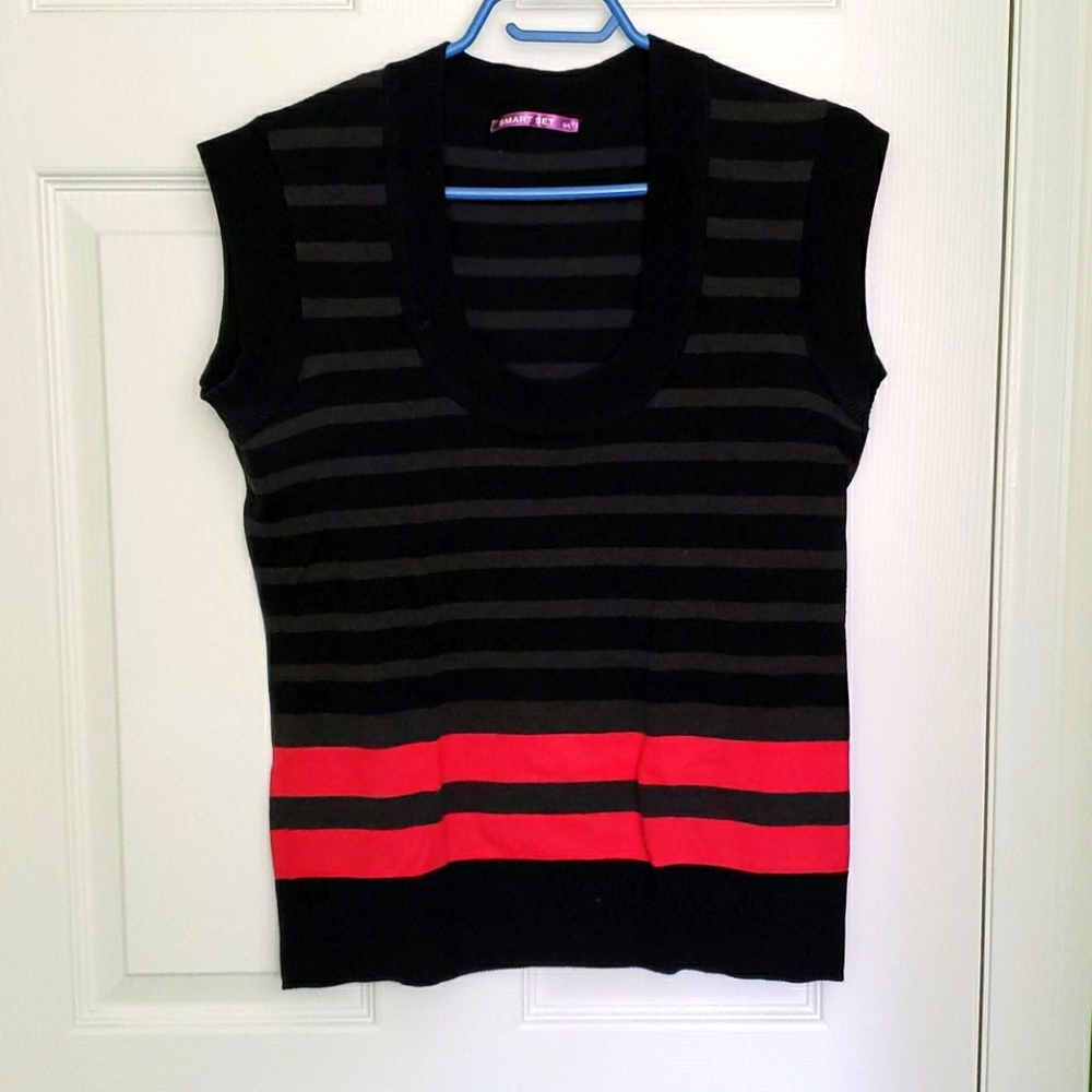 Short sleeve sweater